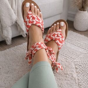 Dirty Laundry Coral Chevron Flat YogaSandals 10 NwT
